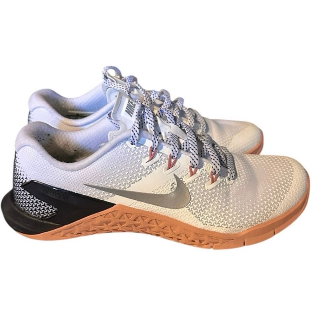 NIKE Women’s Metcon4 size 6.5